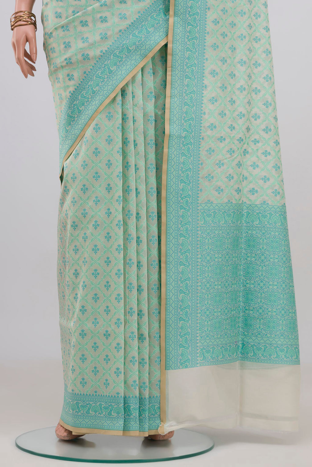 Pleats and pallu of Cream Banarasi Silk Saree with Thread Butta on the body and Thread Border. 