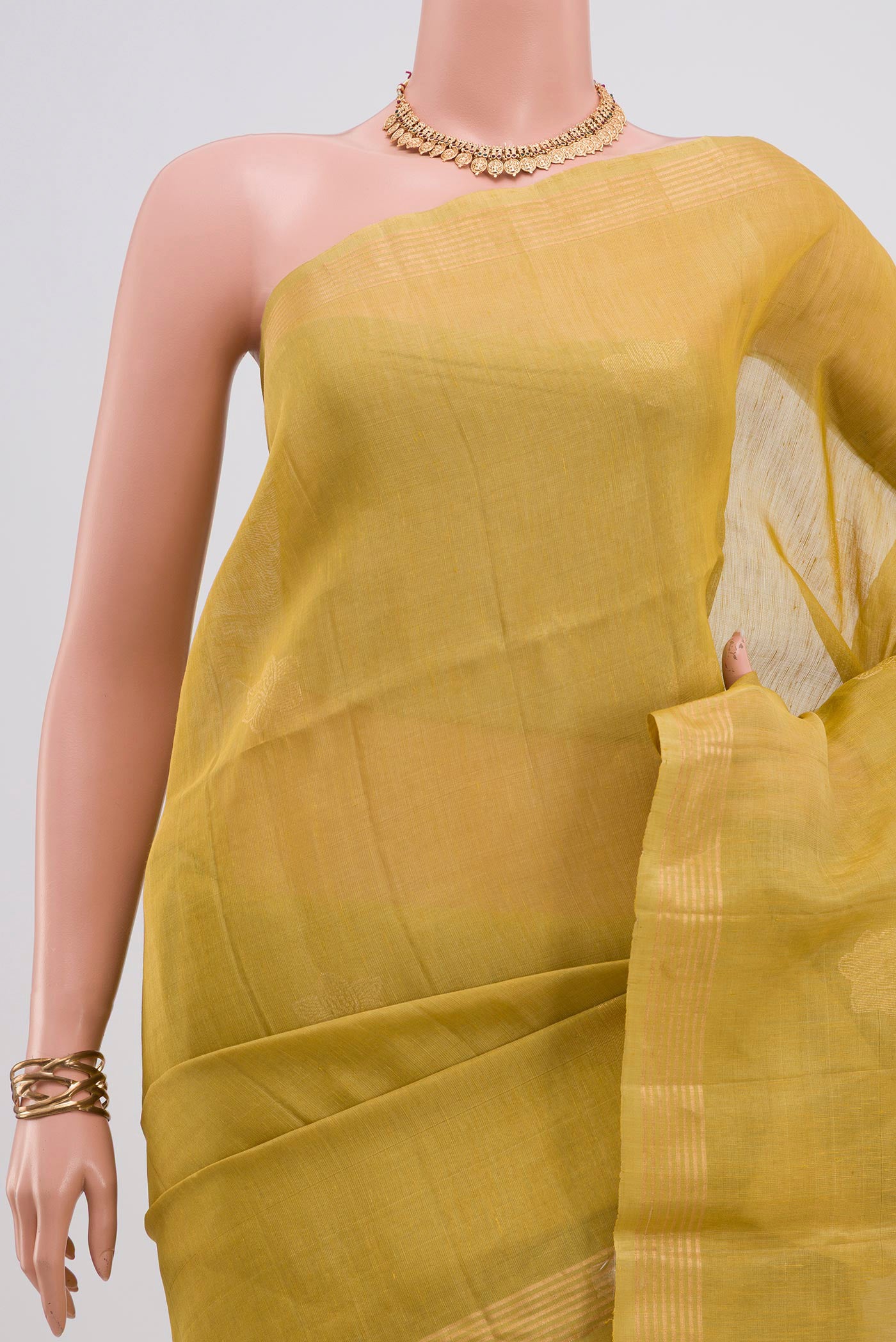 Border image of Green Soft Silk Saree with Zari Butta on the body and Thin Zari Line. 