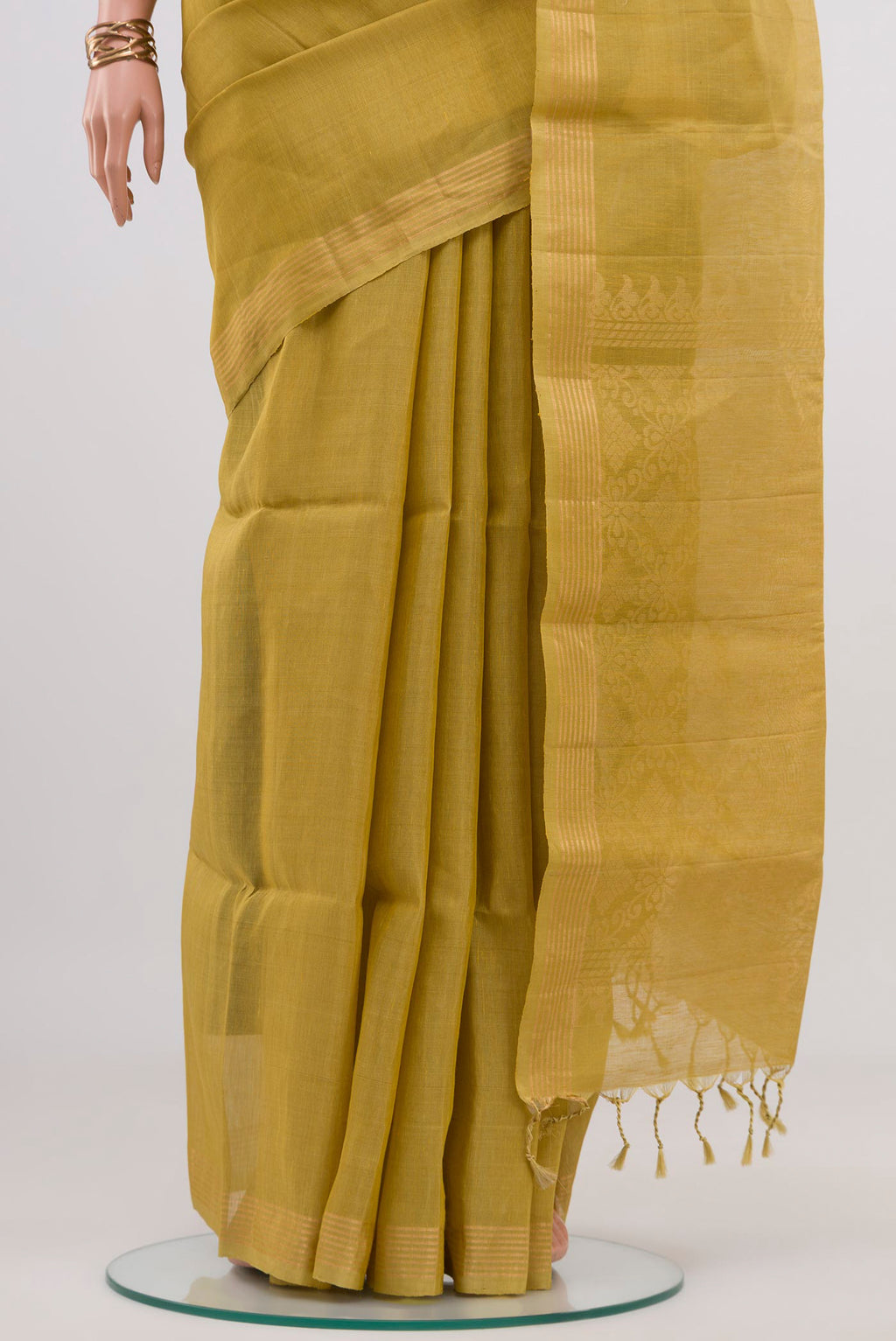 Pleats and pallu of Green Soft Silk Saree with Zari Butta on the body and Thin Zari Line. 