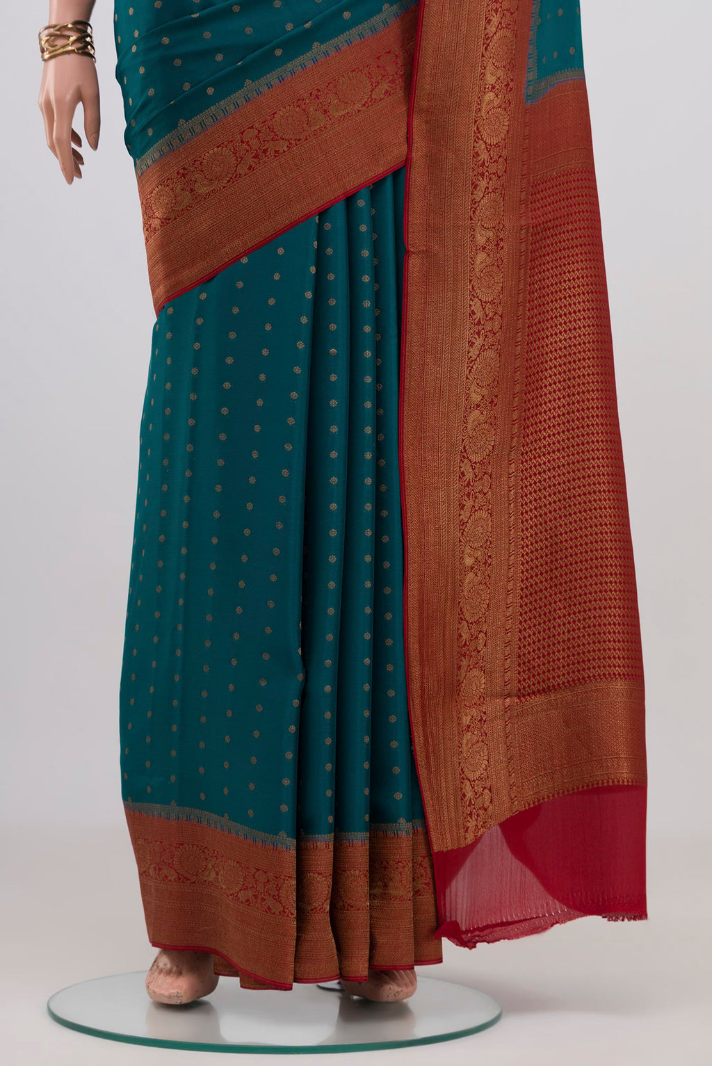 Pleats and pallu of Teal Crepe Saree with Zari Butta on the body and Zari Border. 