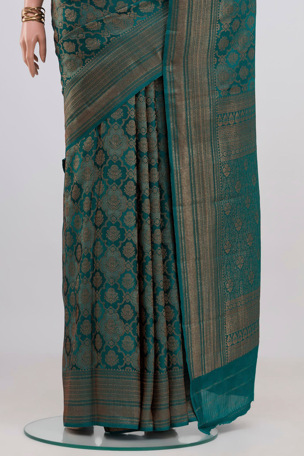 Pleats and pallu of Teal Crepe Saree with Zari Brocade on the body and Zari Border. 