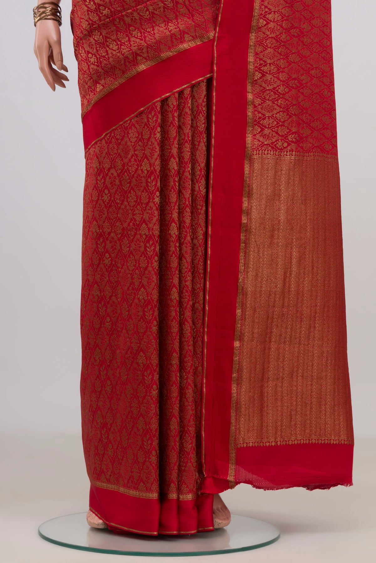 Pleats and pallu of Red Crepe Saree with Zari Brocade on the body and Thin Zari Line. 
