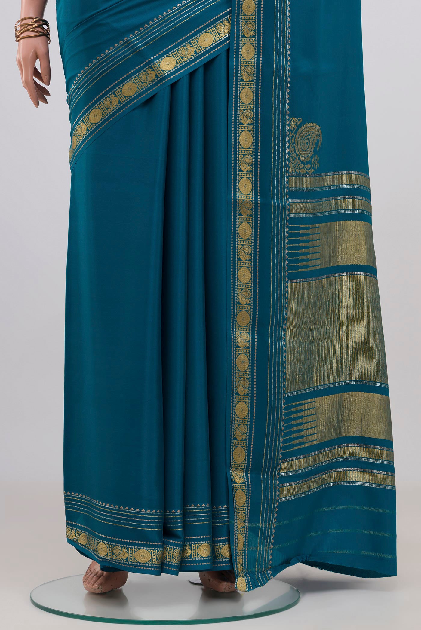 Pleats and pallu of Blue Mysore Crepe Saree with Plain Body and Thin Zari Line. 