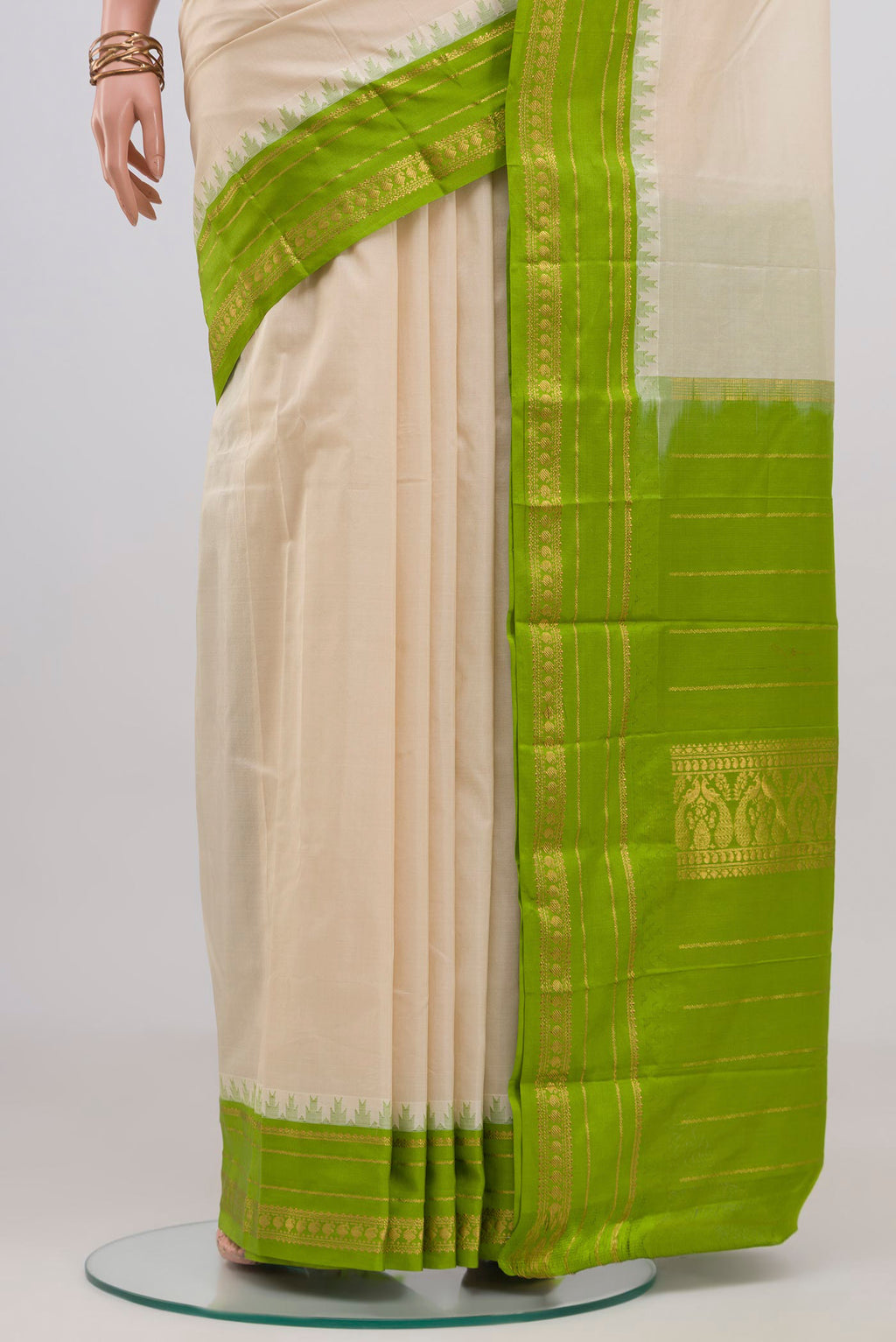 Pleats and pallu of Cream Bangalore Silk Saree with Plain Body and Thin Zari Line. 