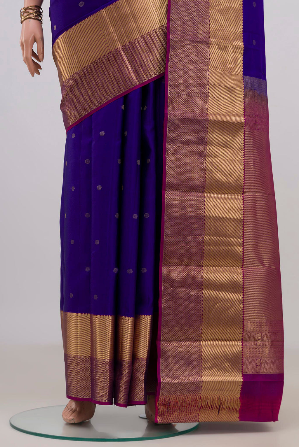 Pleats and pallu of Pure Silk Blue Kanchipuram Saree with Zari Butta on the body and Zari Border. 