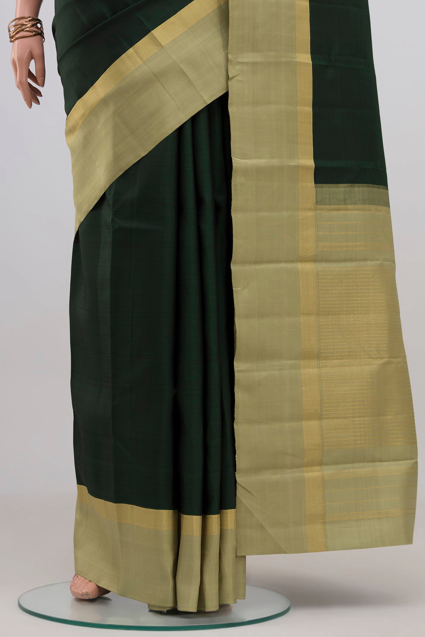 Pleats and pallu of Bottle Green Kanjivaram Silk Saree with Plain Body and Plain Border. 