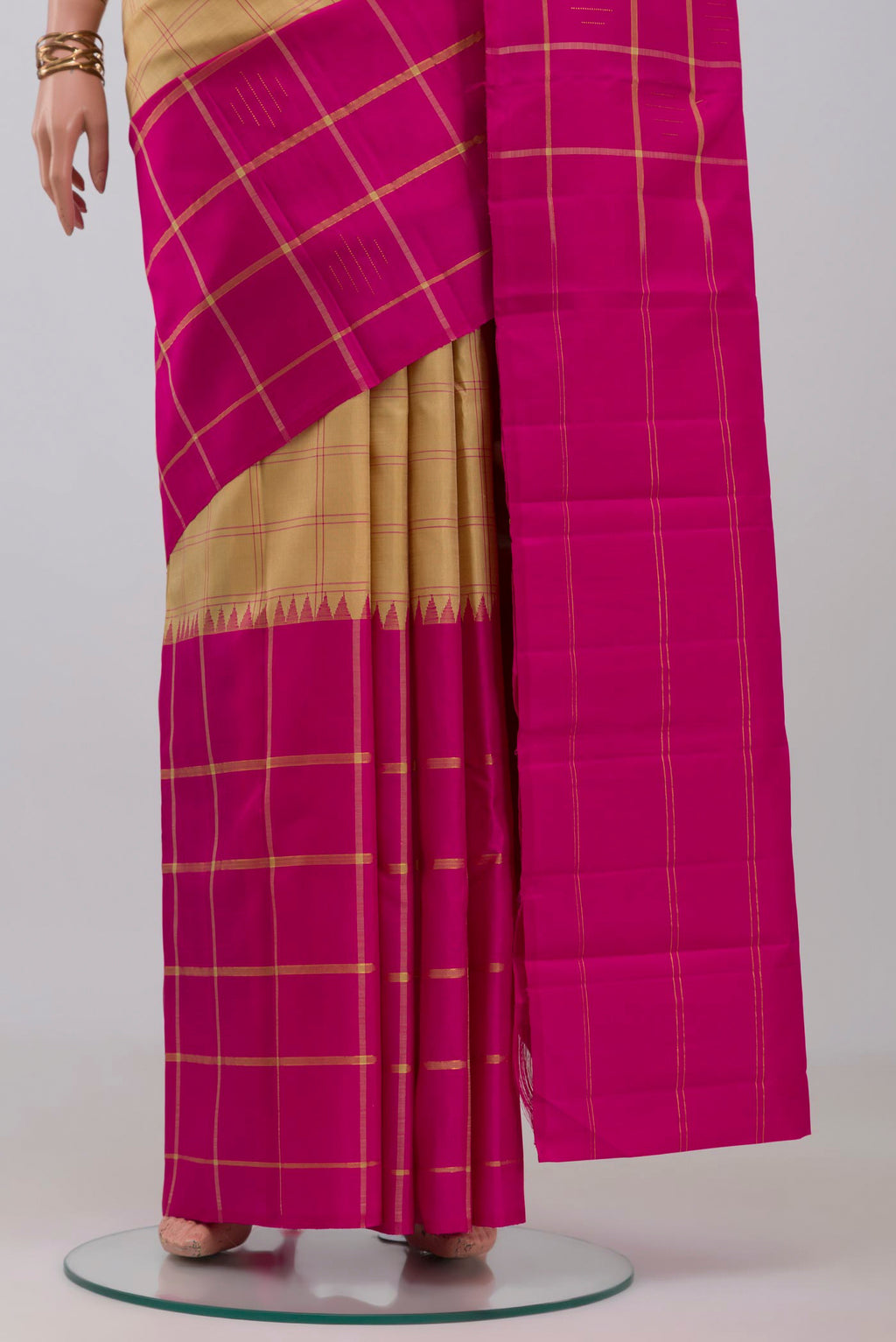 Pleats and pallu of Multi Color Kanchipuram Silk Saree with Checked design on the body and Without Border. 
