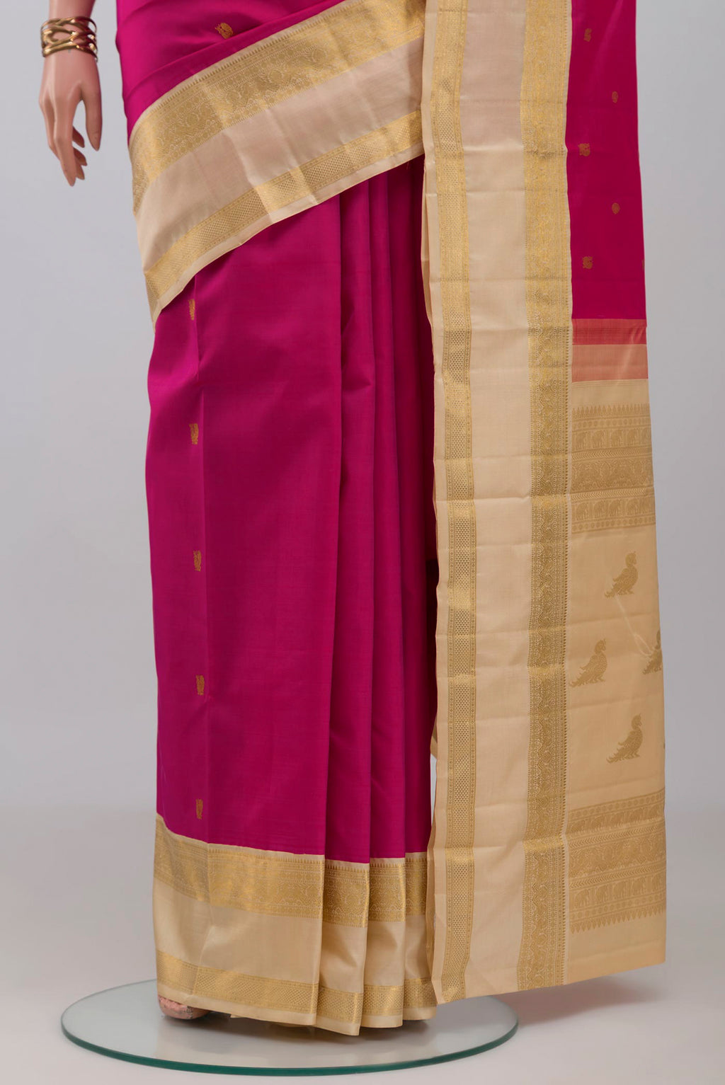 Pleats and pallu of Rani Pink Kanjivaram Silk Saree with Zari Butta on the body and Ganga Jamuna Border. 