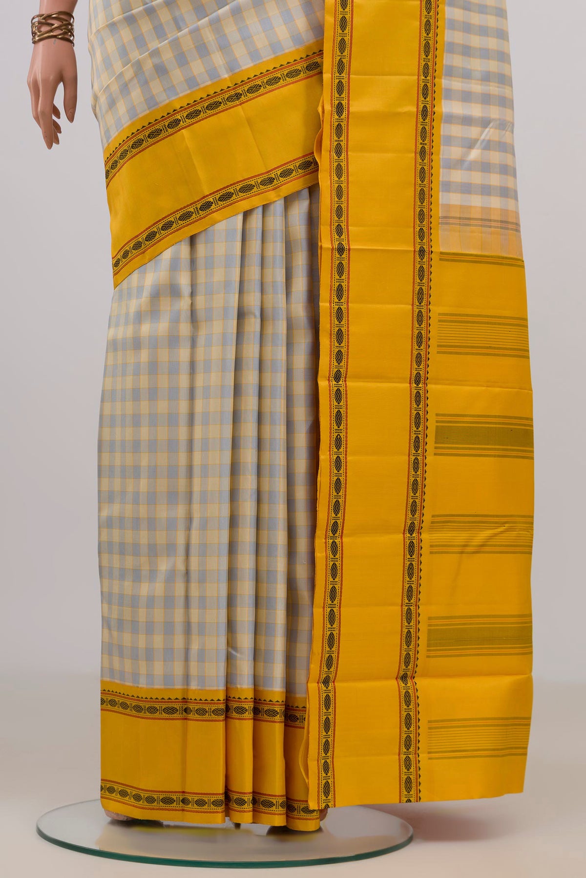 Pleats and pallu of Pure Silk Beige Kanjivaram Saree with Checked design on the body and Thread Border. 