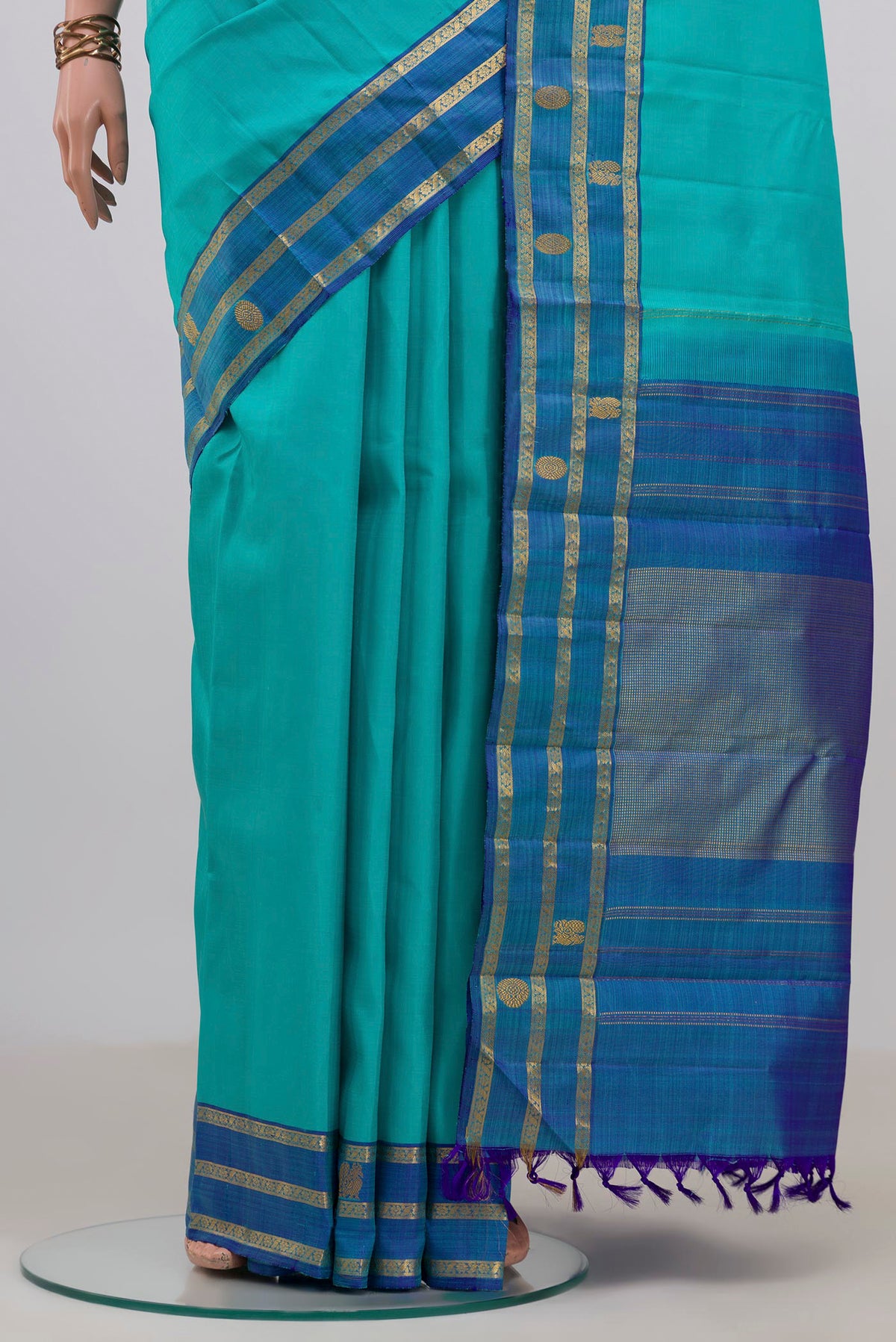 Pleats and pallu of Pure Silk Turquoise Kanchipuram Saree with Plain Body and Fancy Border. 