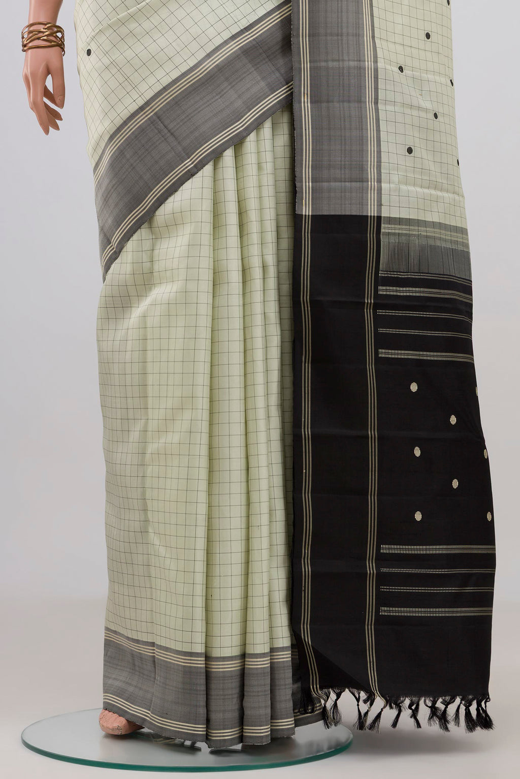 Pleats and pallu of Off White Kanchipuram Silk Saree with Checked design on the body and Plain Border. 