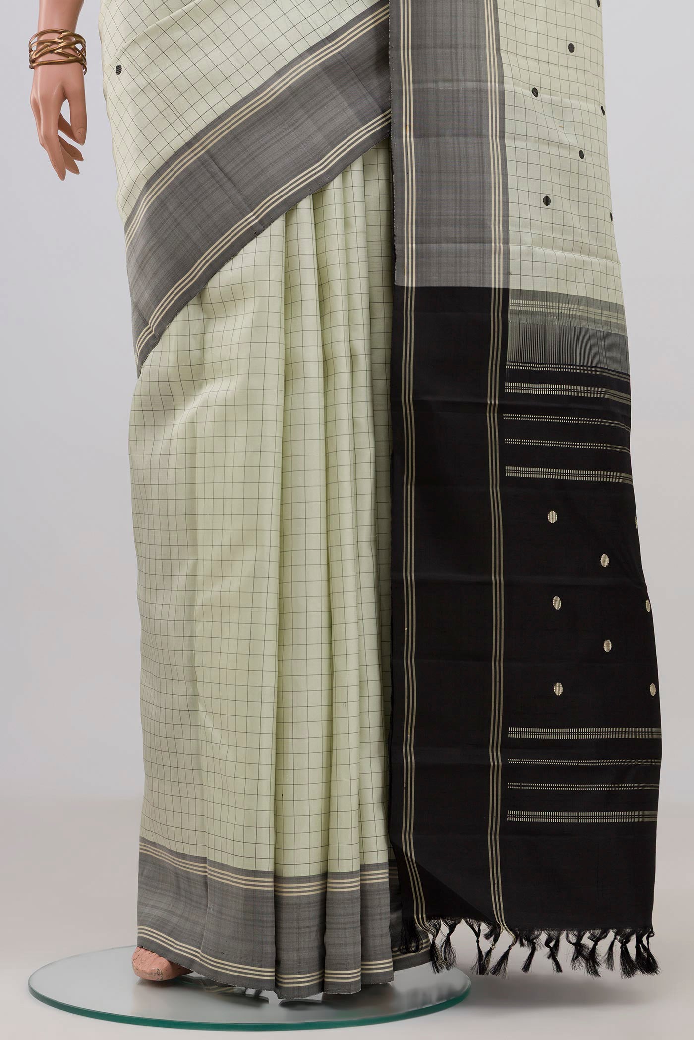 Pleats and pallu of Off White Kanchipuram Silk Saree with Checked design on the body and Plain Border. 