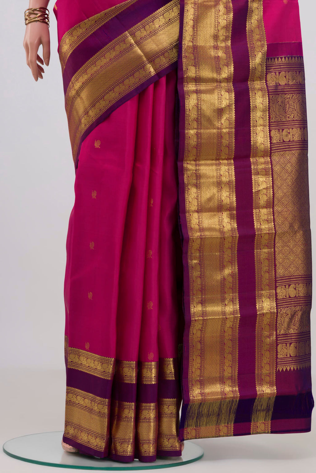 Pleats and pallu of Pink Kanchipuram Silk Saree with Zari Butta on the body and Zari Border. 