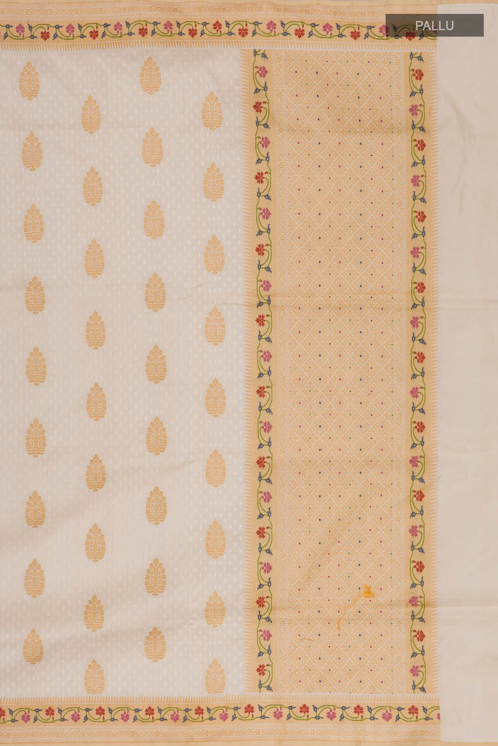 Close up image of the pallu of Pure Silk Cream Banarasi Saree with Jacquard With Zari Butta on the body and Zari Border. 