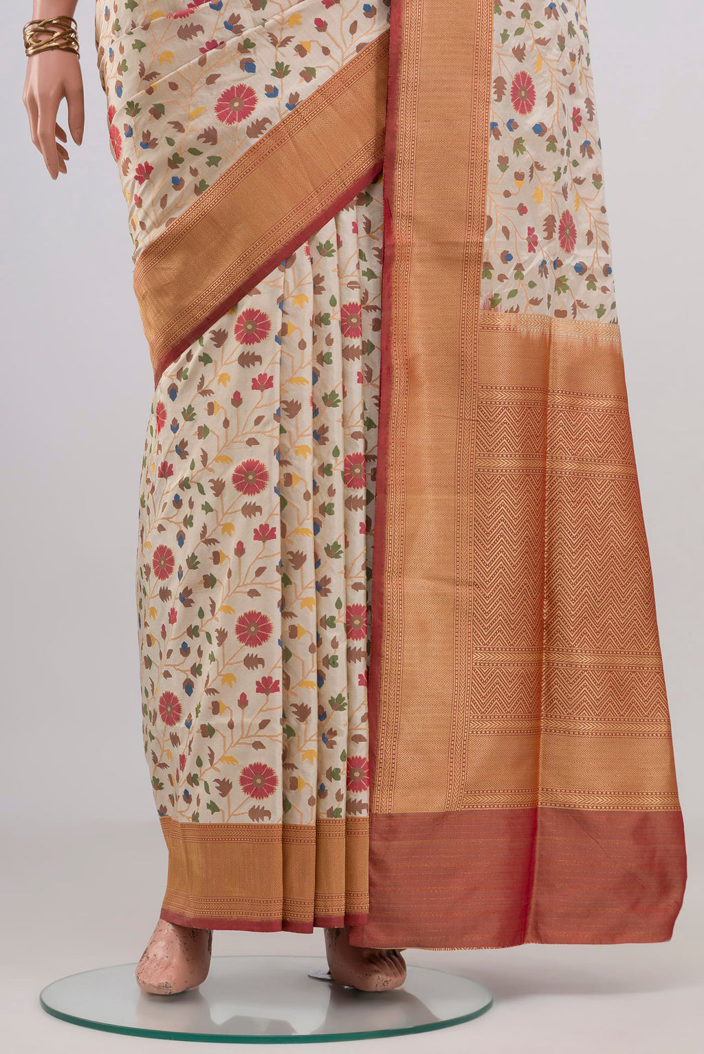 Pleats and pallu of Cream Banarasi Silk Saree with Zari And Thread Butta on the body and Zari Border. 