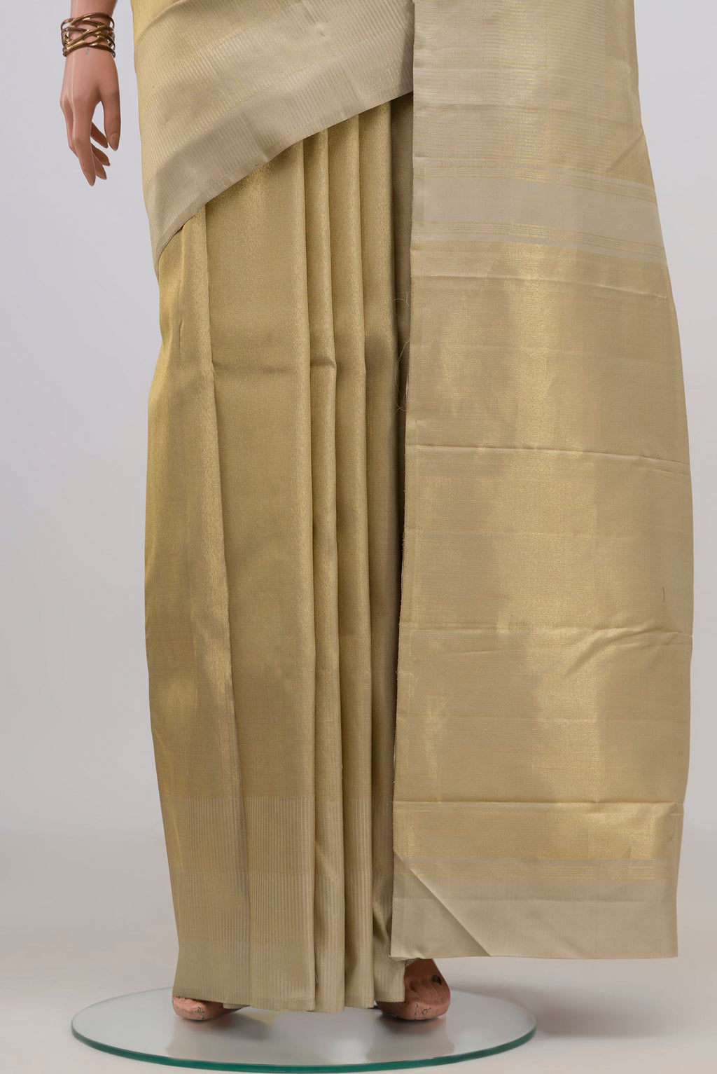 Pleats and pallu of Pure Silk Gold Kanchipuram Saree with Zari Brocade on the body and Zari Border. 