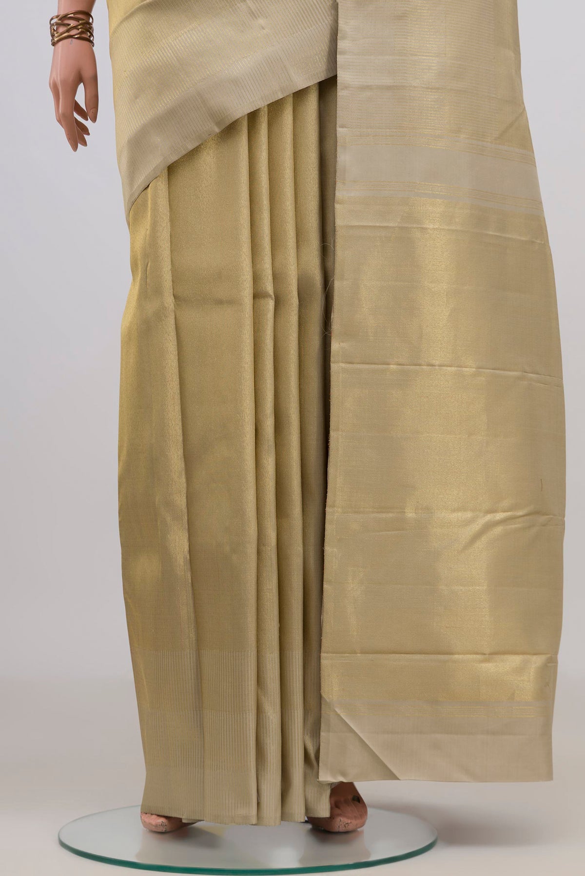 Pleats and pallu of Pure Silk Gold Kanchipuram Saree with Zari Brocade on the body and Zari Border. 