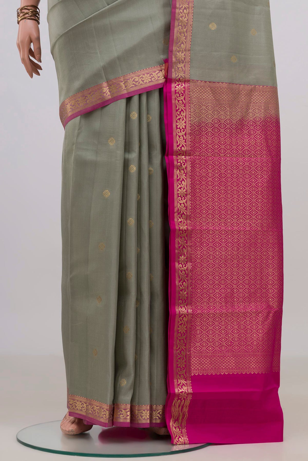 Pleats and pallu of Pure Silk Grey Kanchipuram Saree with Zari Butta on the body and Zari Border. 