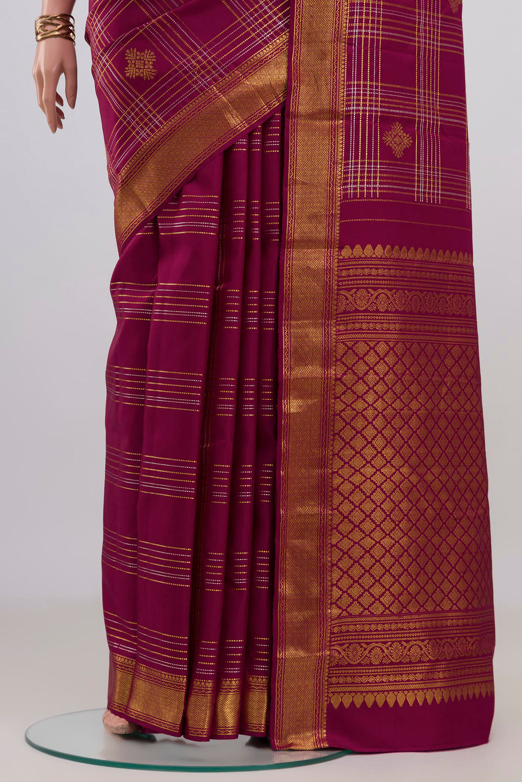 Pleats and pallu of Maroon Kanjivaram Silk Saree with Checked design on the body and Zari Border. 
