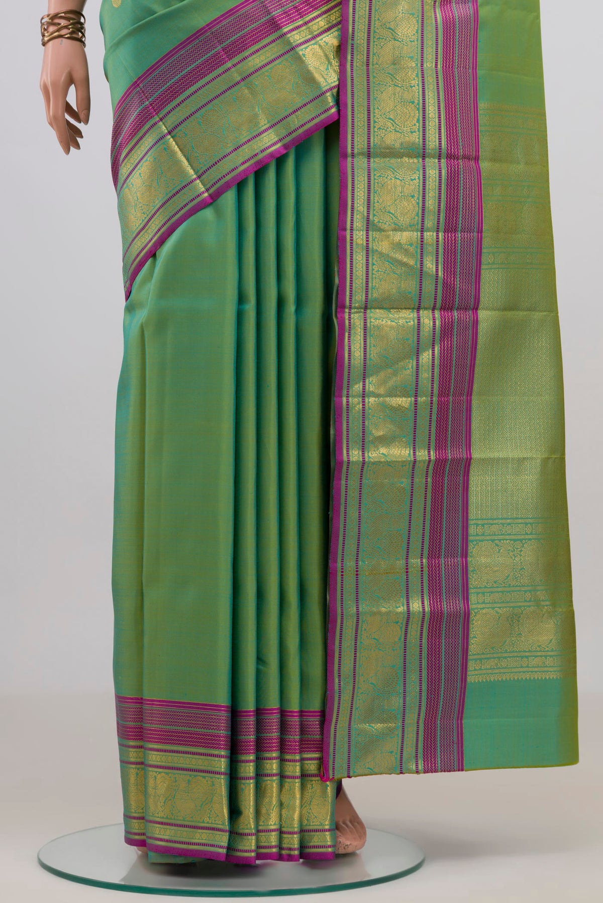 Pleats and pallu of Pure Silk Green Kanjivaram Saree with Zari Butta on the body and Zari Border. 