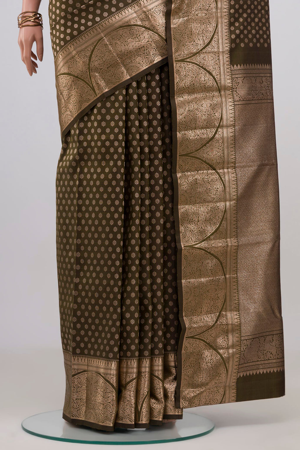 Pleats and pallu of Mehandi Green Kanjivaram Silk Saree with Zari Butta on the body and Zari Border. 