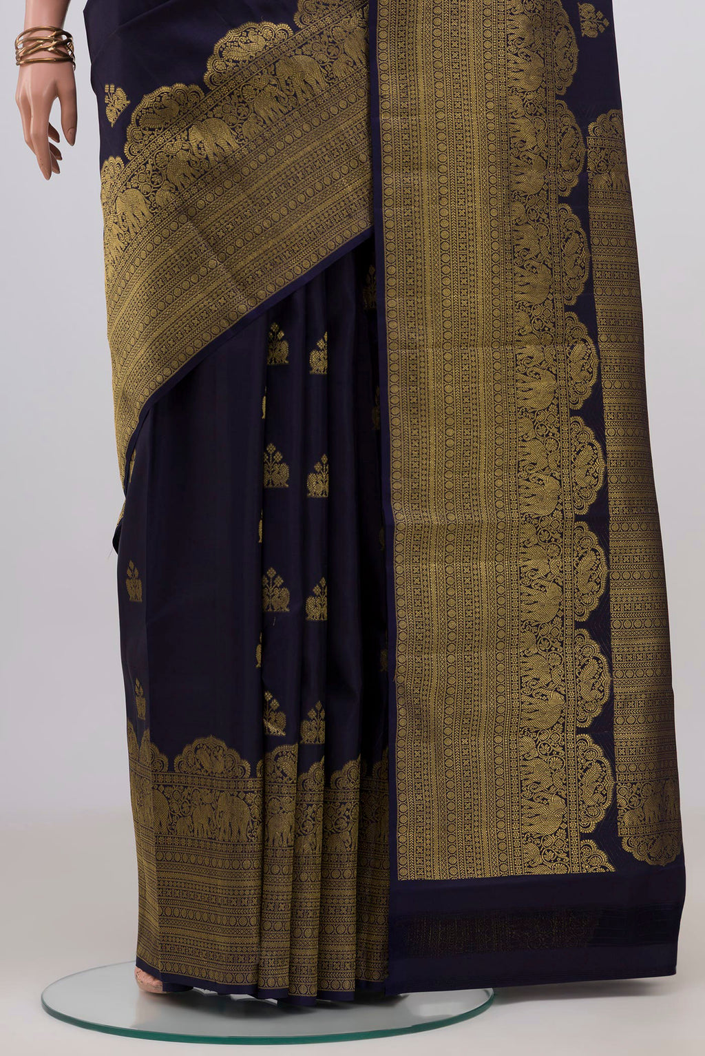 Pleats and pallu of Navy Blue Kanchipuram Silk Saree with Zari Butta on the body and Fancy Border. 