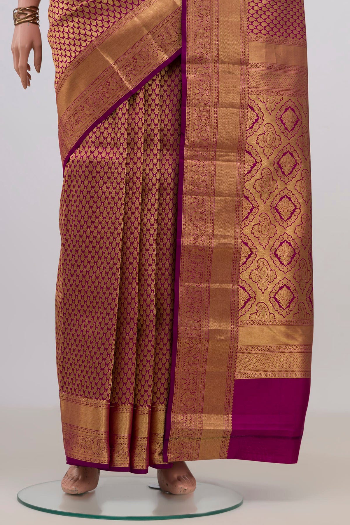 Pleats and pallu of Pure Silk Magenta Kanchipuram Saree with Zari Brocade on the body and Zari Border. 