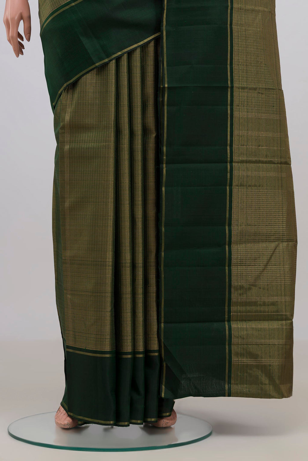 Pleats and pallu of Pure Silk Bottle Green Kanchipuram Saree with Checked design on the body and Thin Zari Line. 
