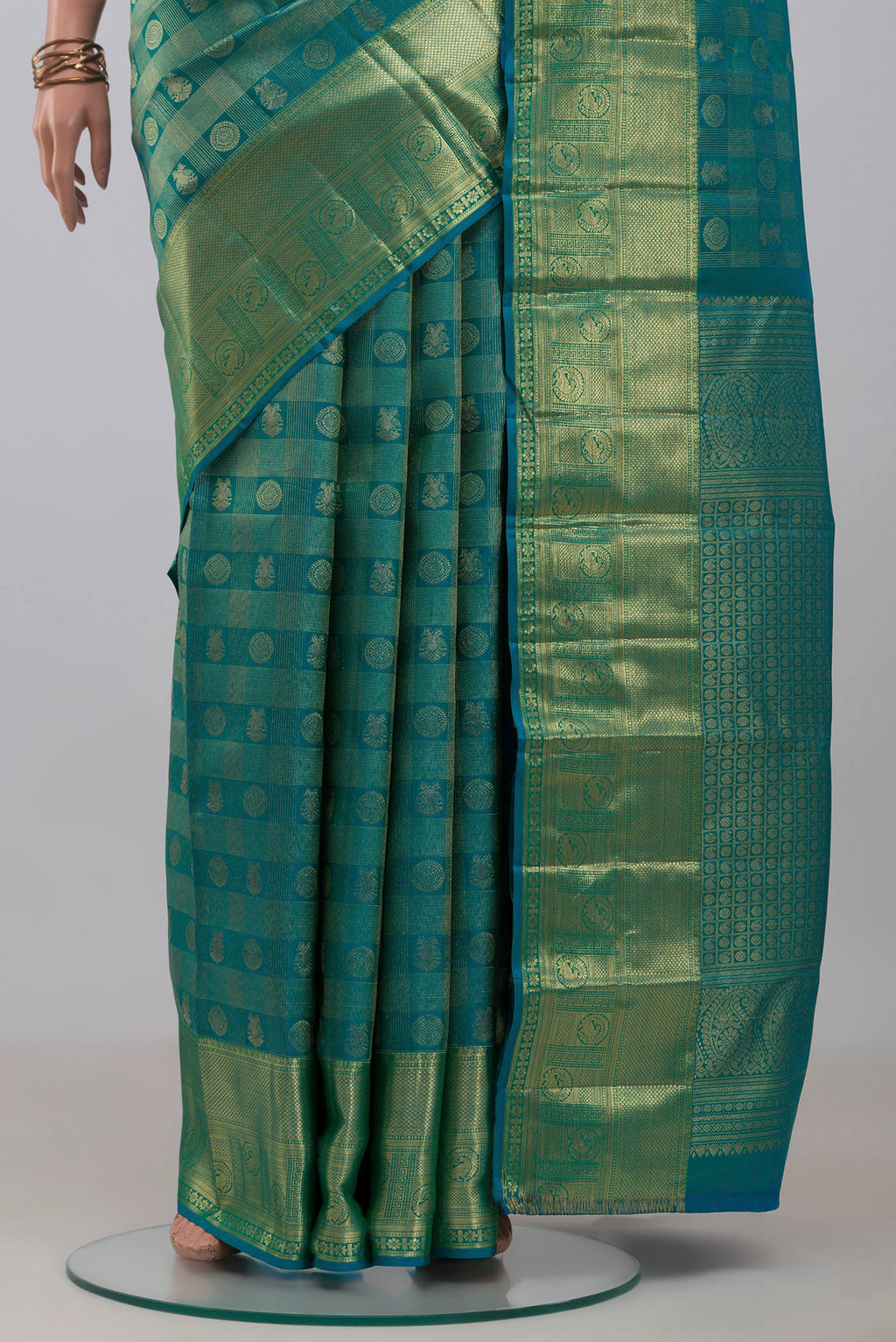Pleats and pallu of Blue Kanchipuram Silk Saree with Zari Brocade on the body and Zari Border. 