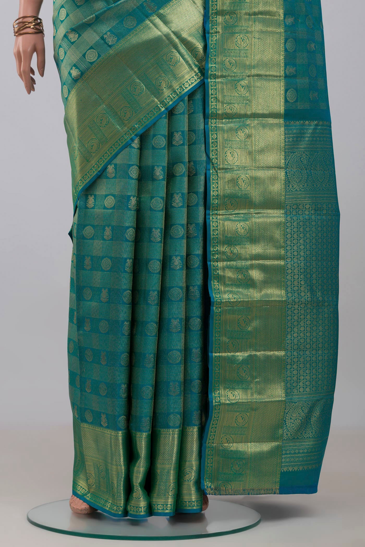 Pleats and pallu of Blue Kanchipuram Silk Saree with Zari Brocade on the body and Zari Border. 