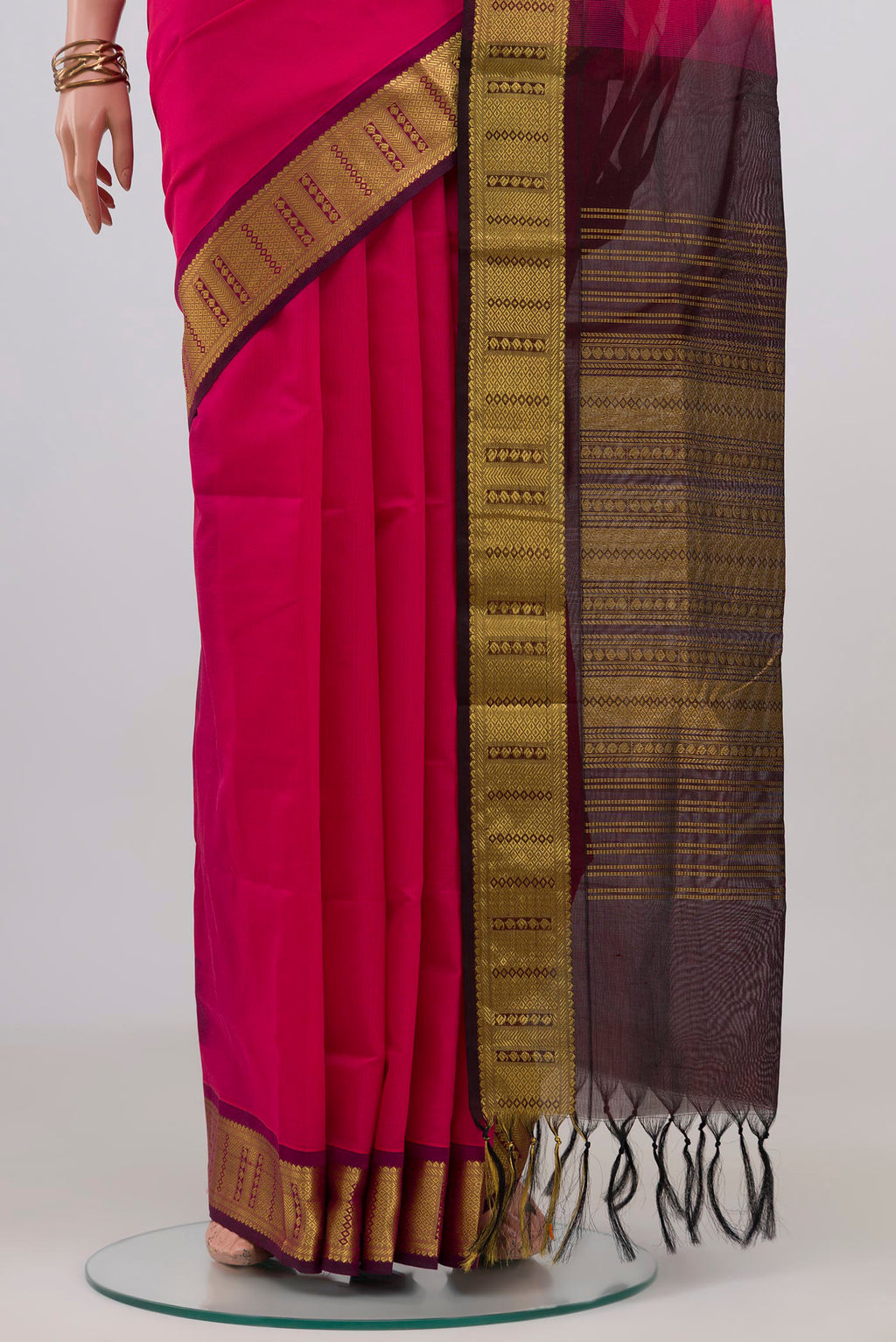 Pleats and pallu of Pink Silk Cotton Saree with Plain Body and Zari Border. 
