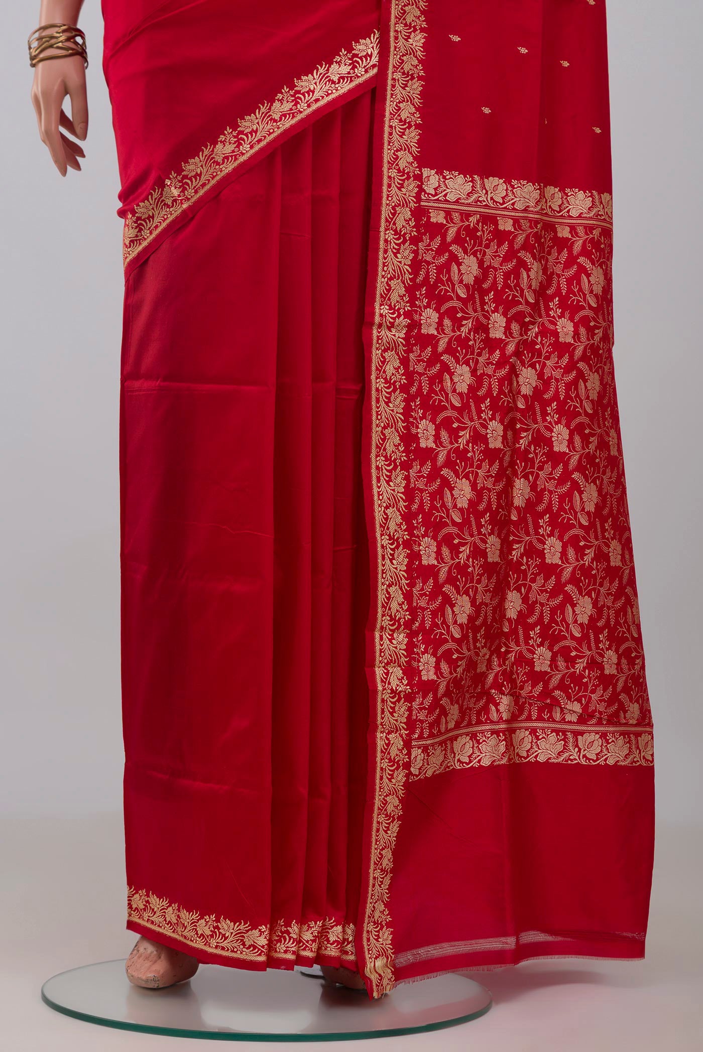 Pleats and pallu of Red Banarasi Katan Silk Saree with Thread Butta on the body and Thread Border. 