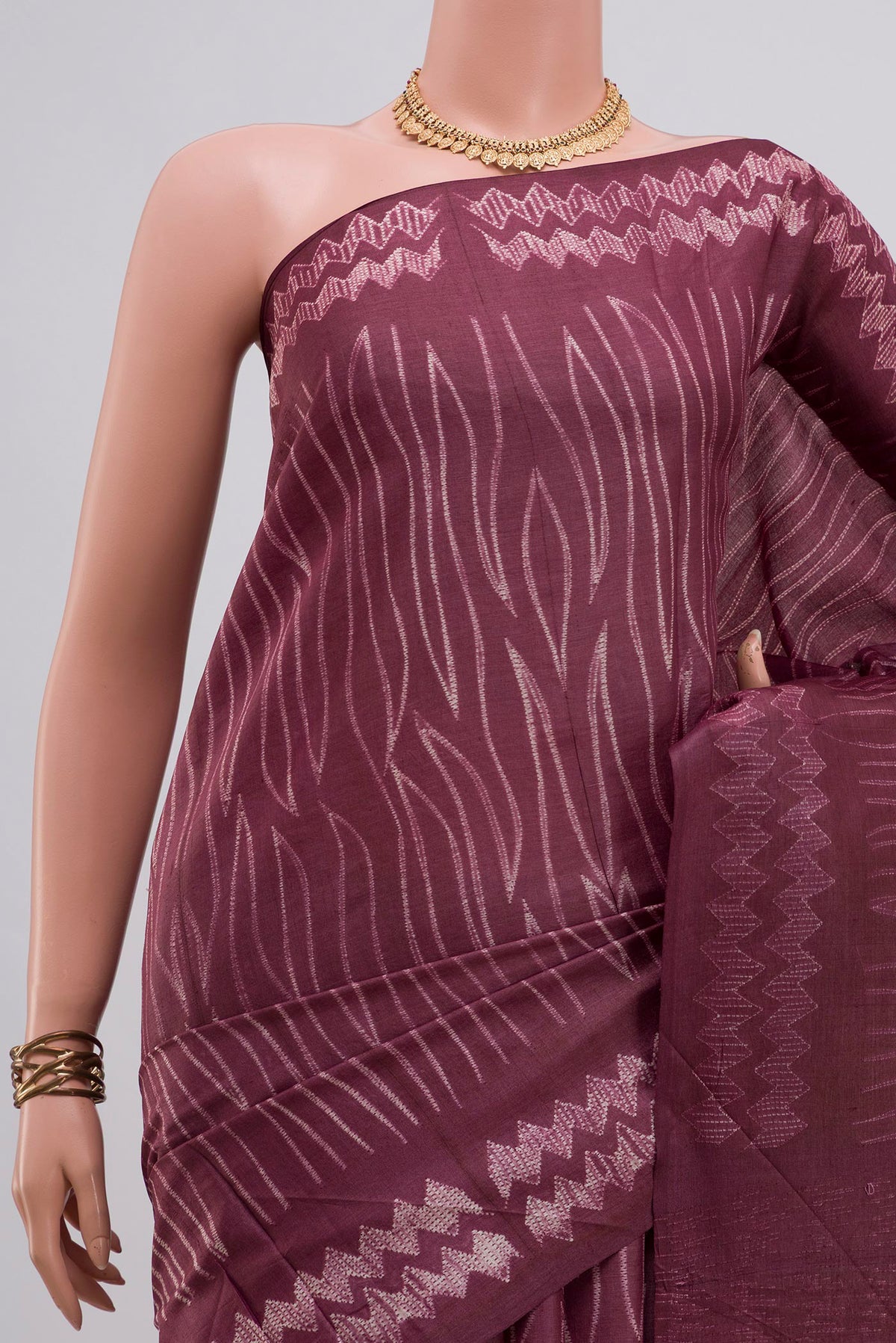 Border image of Pure Silk Purple Tussar Saree with Fancy on the body and Without Border. 