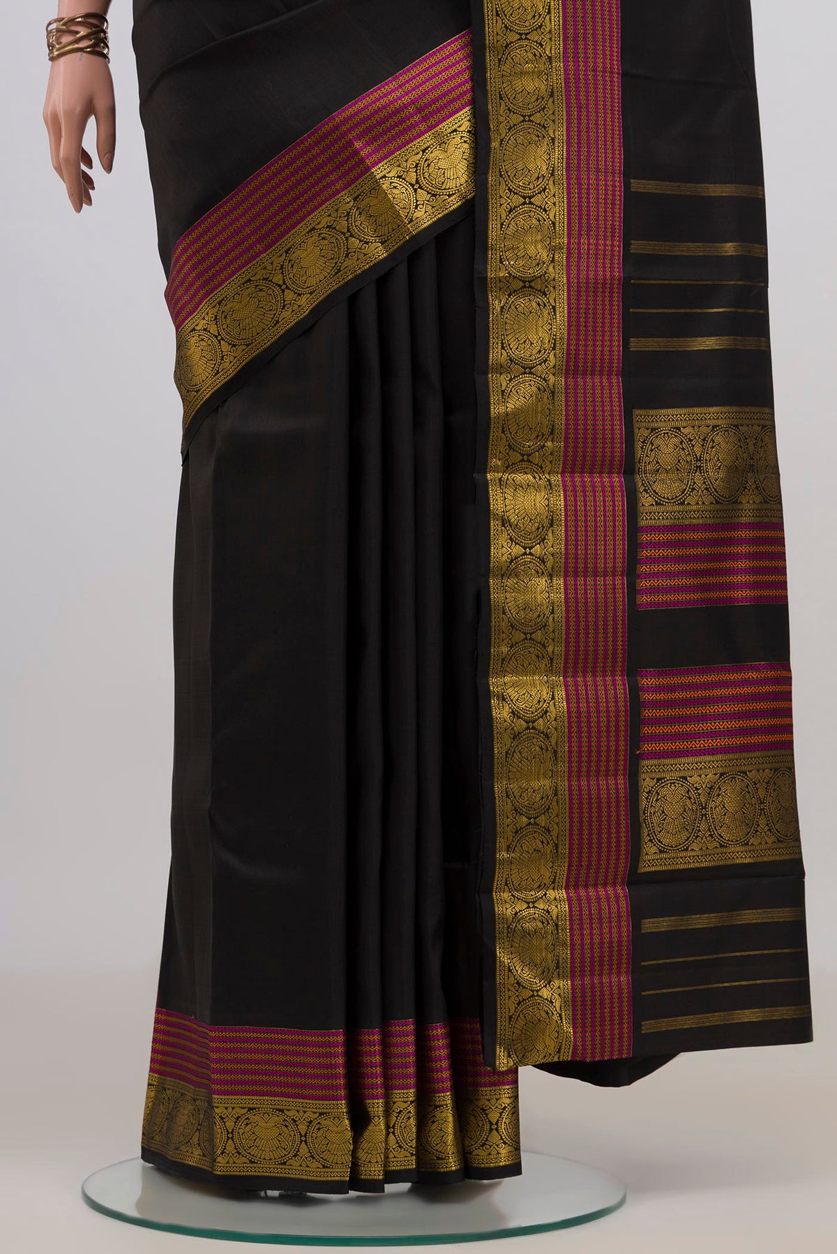 Pleats and pallu of Pure Silk Black Kanchipuram Saree with Plain Body and Zari Border. 