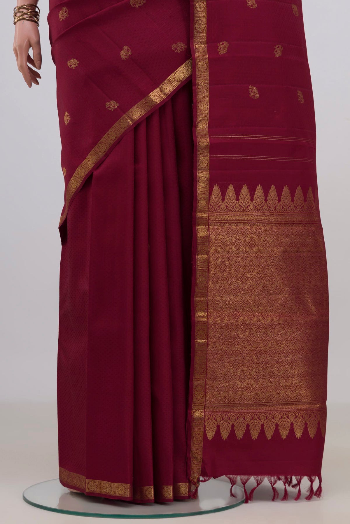 Pleats and pallu of Pure Silk Maroon Kanjivaram Saree with Jacquard With Zari Butta on the body and Zari Border. 