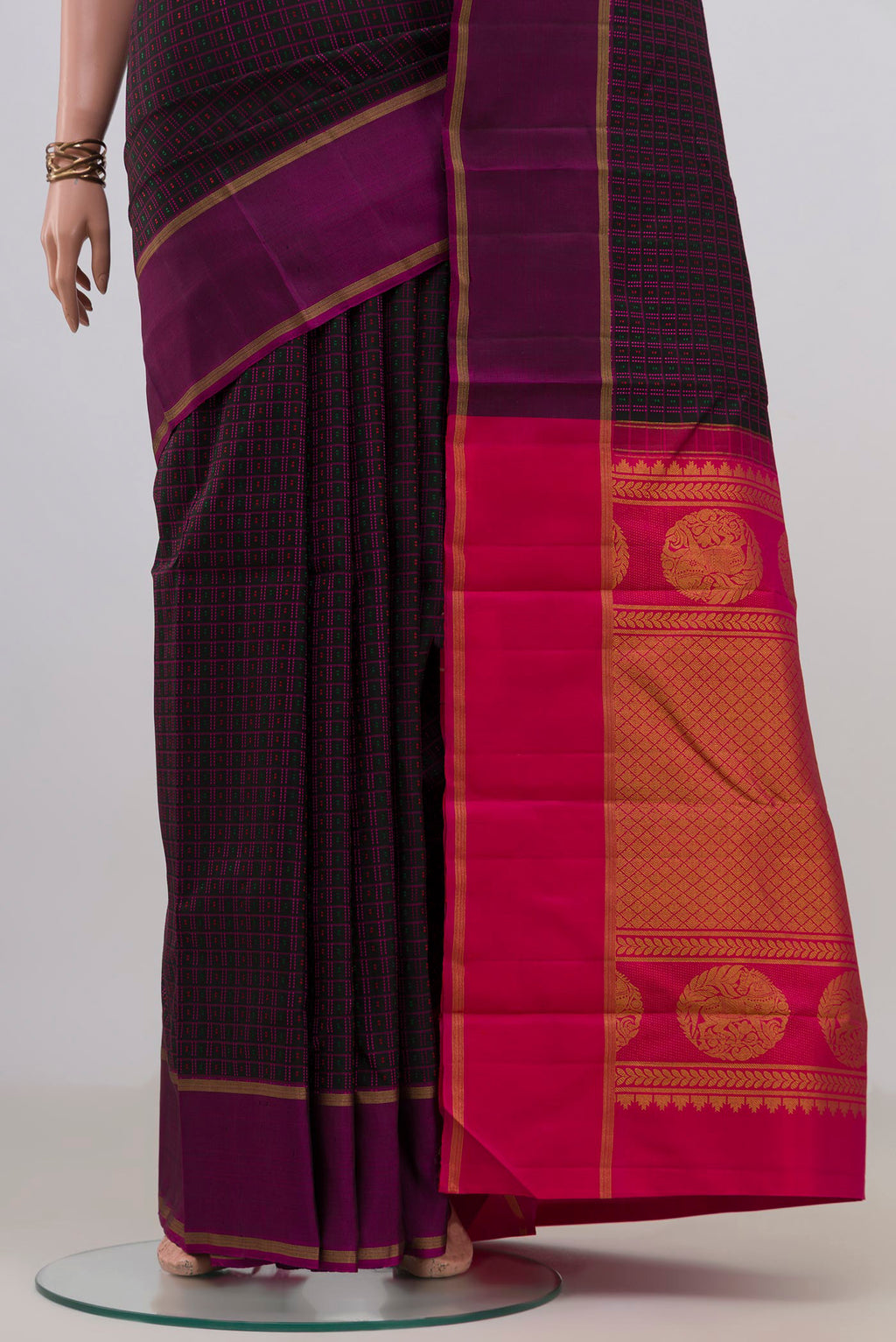 Pleats and pallu of Pure Silk Black Kanchipuram Saree with Checked design on the body and Thin Zari Line. 