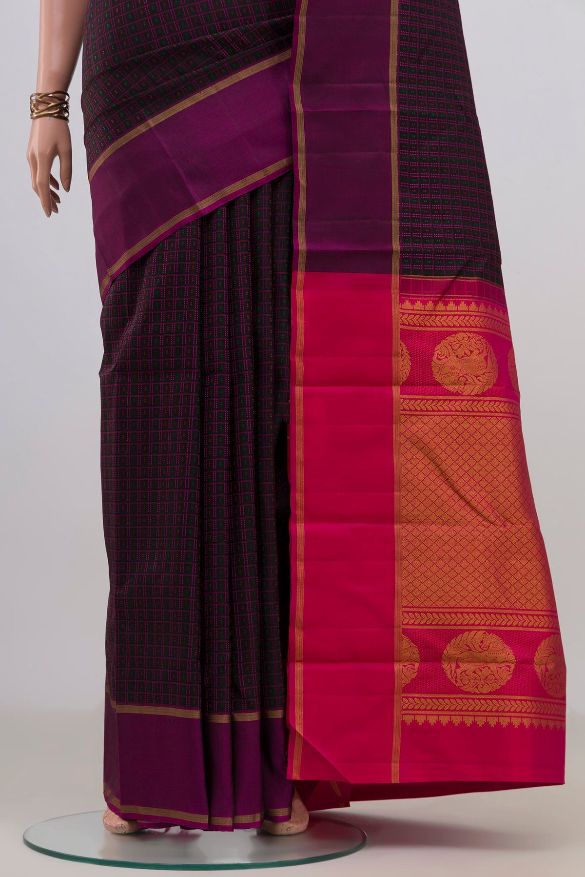 Pleats and pallu of Pure Silk Black Kanchipuram Saree with Checked design on the body and Thin Zari Line. 