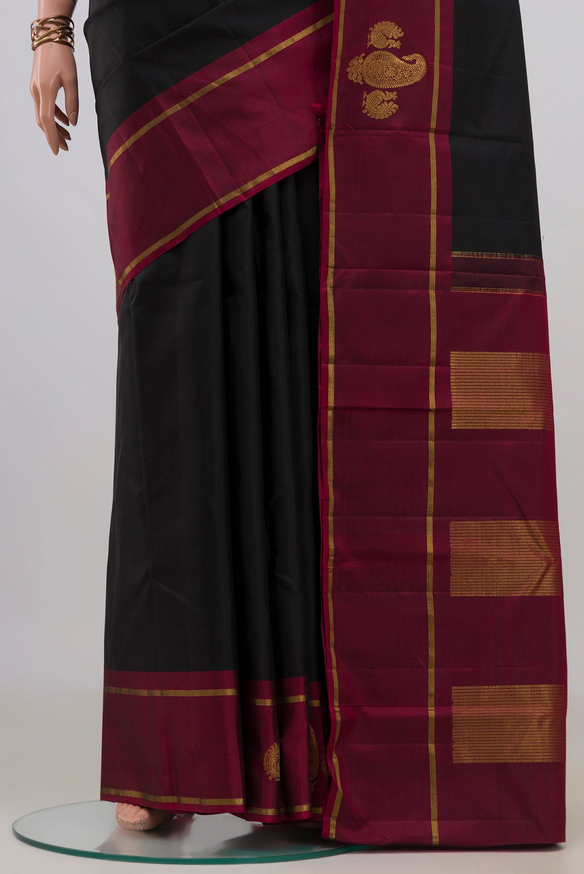 Pleats and pallu of Pure Silk Black Kanchipuram Saree with Plain Body and Fancy Border. 