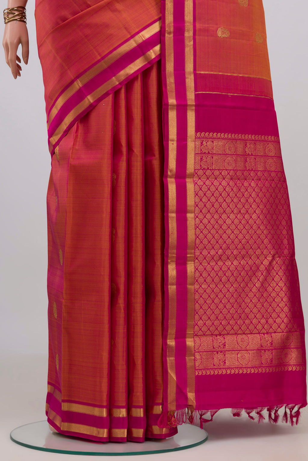 Pleats and pallu of Pink Dual Tone Kanchipuram Silk Saree with Zari Butta on the body and Zari Border. 