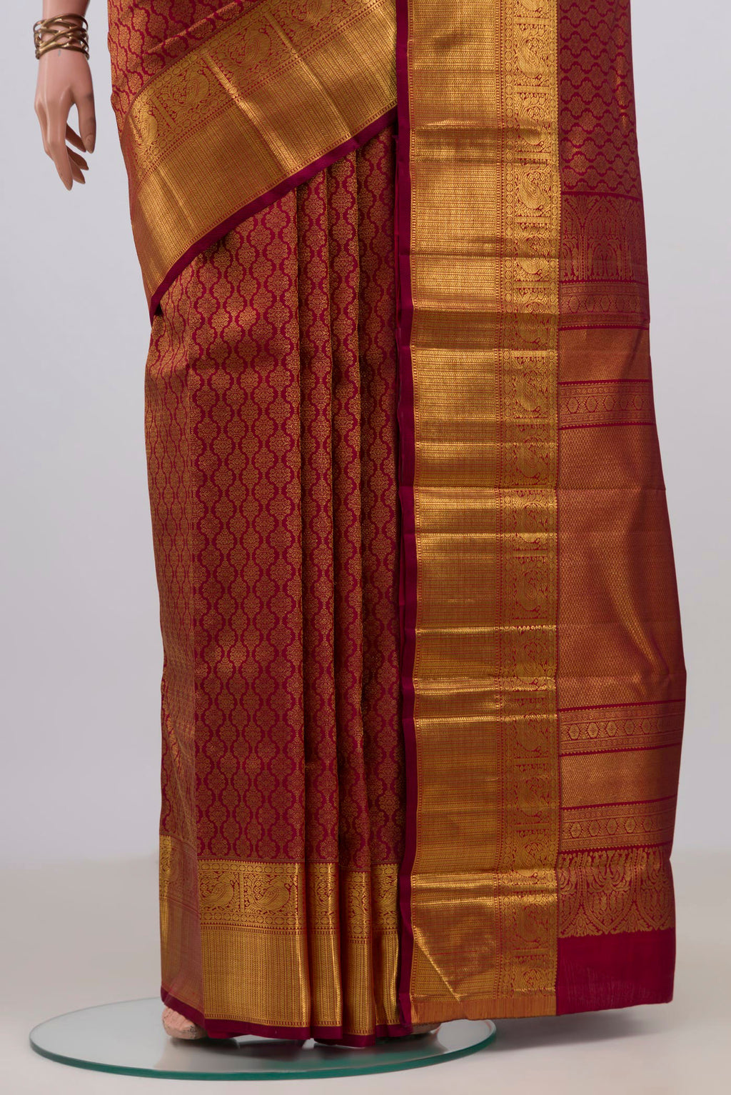 Pleats and pallu of Pure Silk Maroon Kanchipuram Saree with Zari Brocade on the body and Zari Border. 