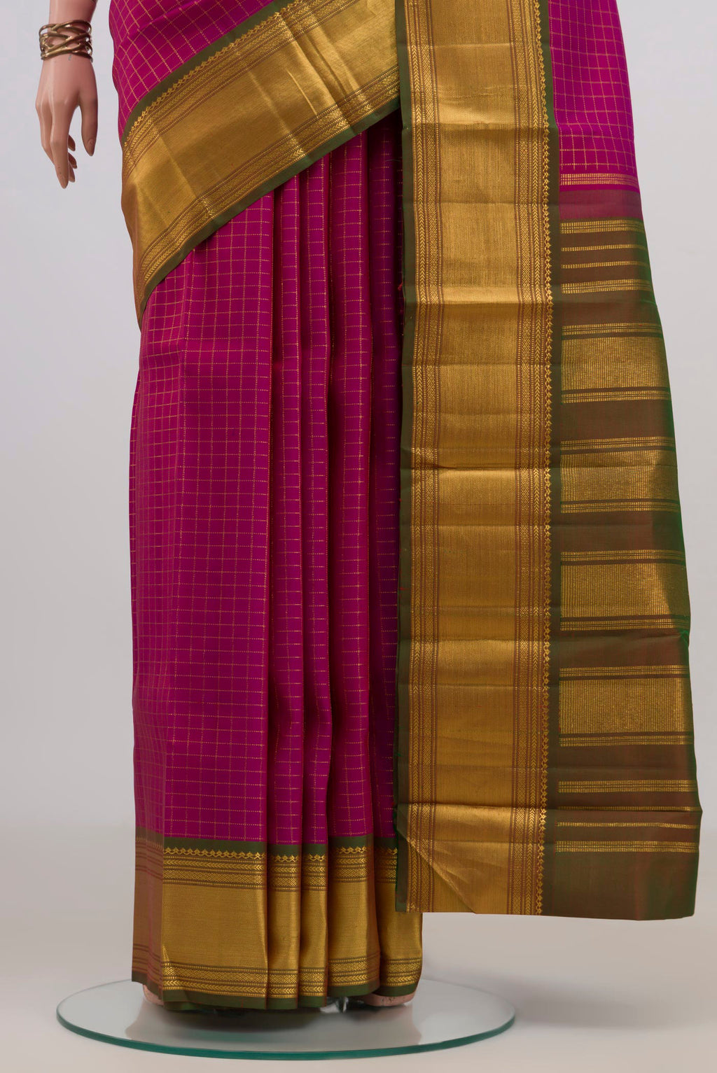 Pleats and pallu of Pure Silk Dark Pink Kanchipuram Saree with Checked design on the body and Zari Border. 