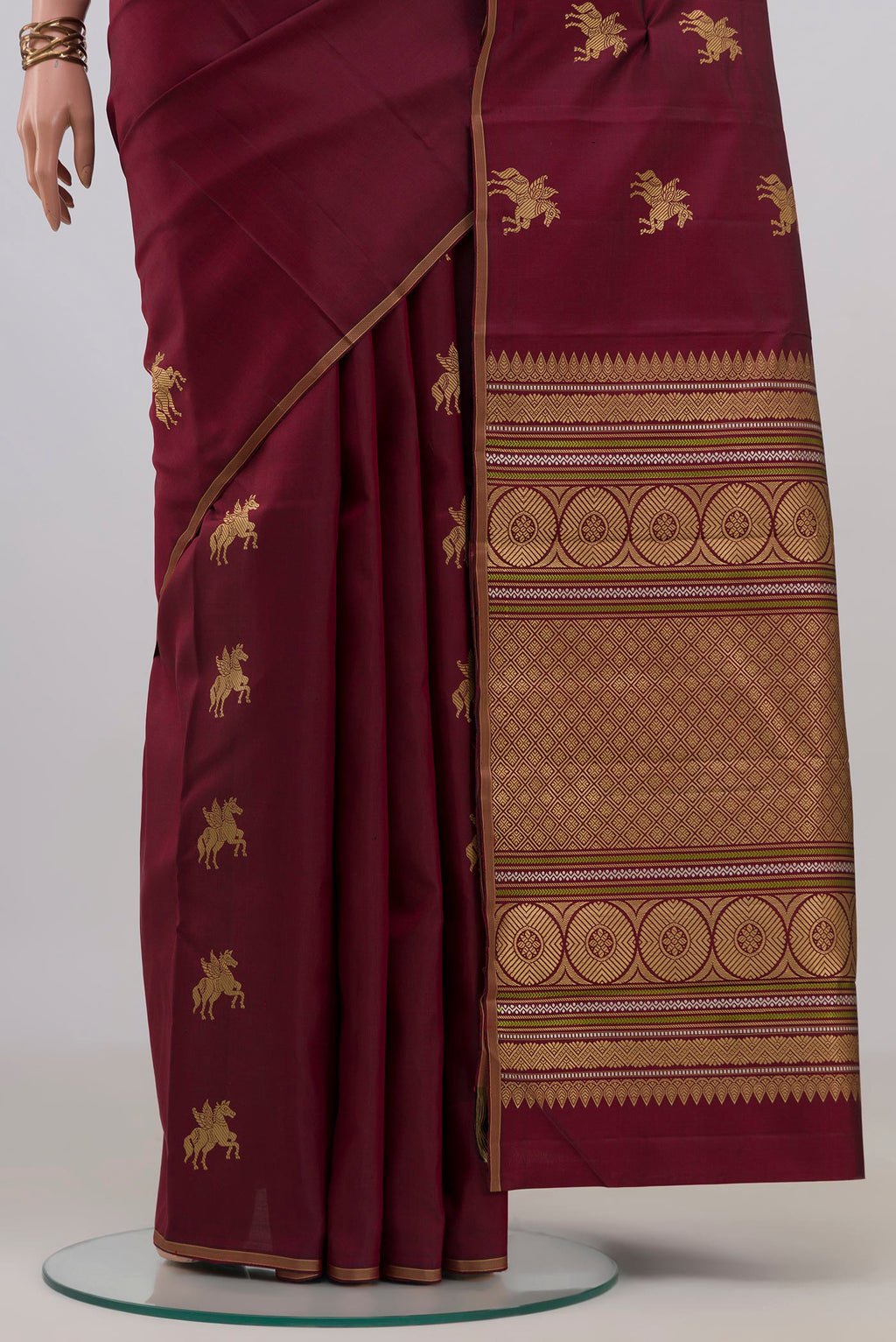 Pleats and pallu of Pure Silk Pure Zari Maroon Kanchipuram Saree with Zari Butta on the body and Thin Zari Line. 