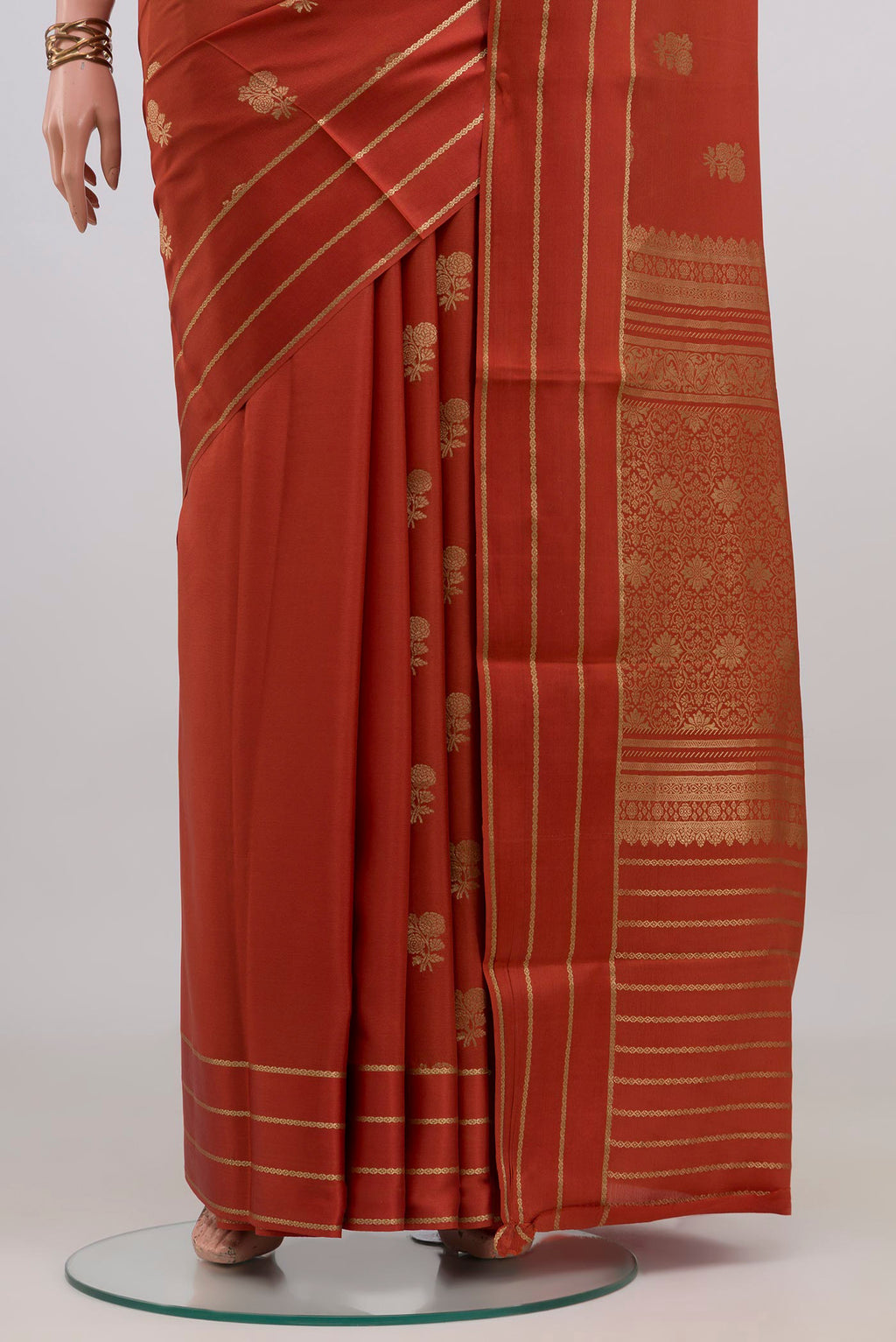 Pleats and pallu of Rust Mysore Crepe Saree with Zari Butta on the body and Thin Zari Line. 