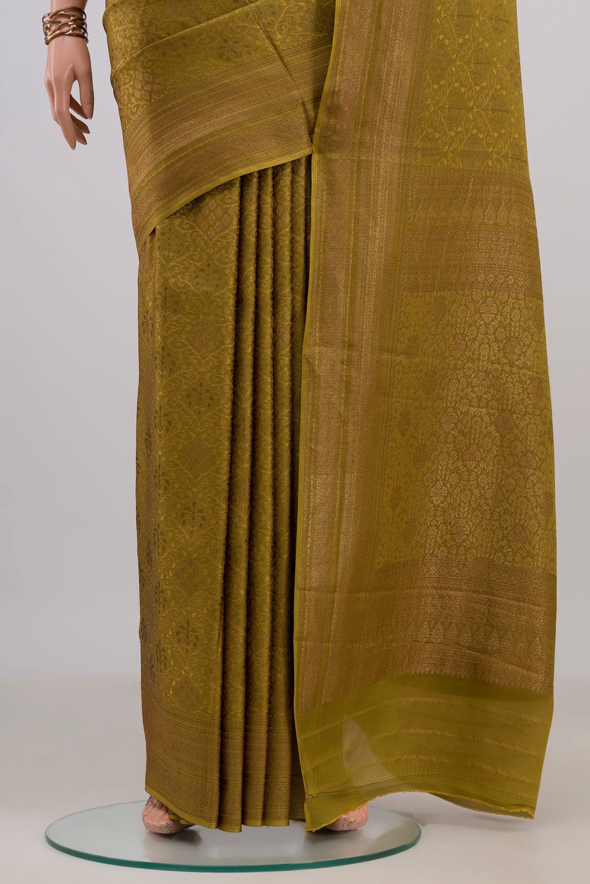Pleats and pallu of Mehandi Green Mysore Crepe Saree with Zari Brocade on the body and Zari Border. 