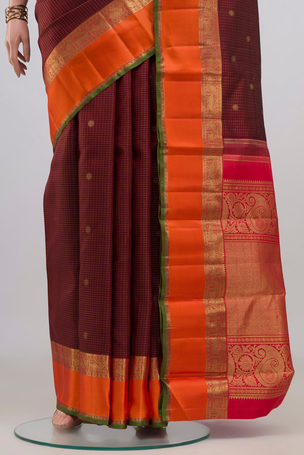 Pleats and pallu of Pure Silk Maroon Kanchipuram Saree with Checked design on the body and Zari Border. 