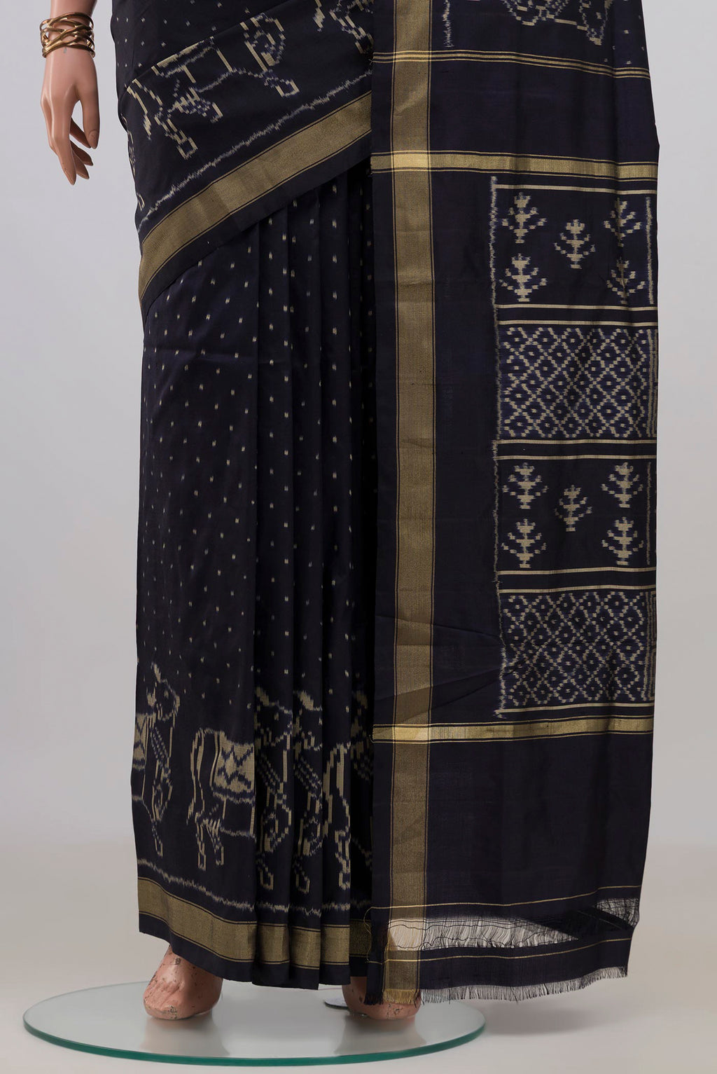 Pleats and pallu of Pure Silk Navy Blue Pochampally Saree with Pure Ikat on the body and Zari Border. 