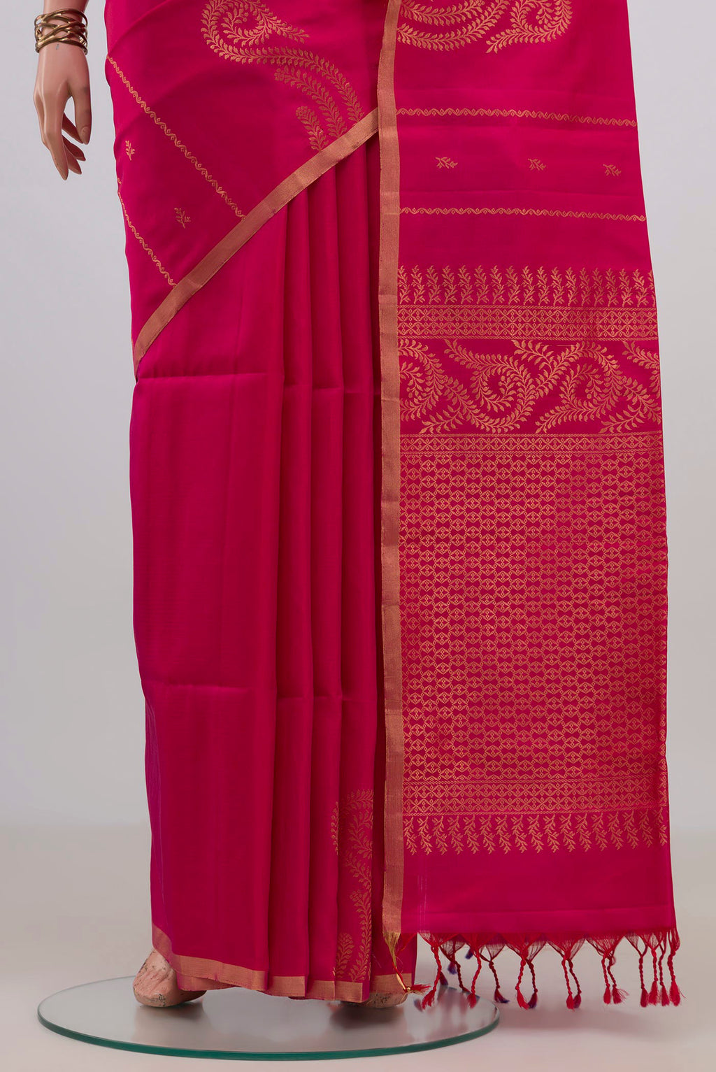 Pleats and pallu of Pure Silk Pink Soft Saree with Zari Butta on the body and Thin Zari Line. 