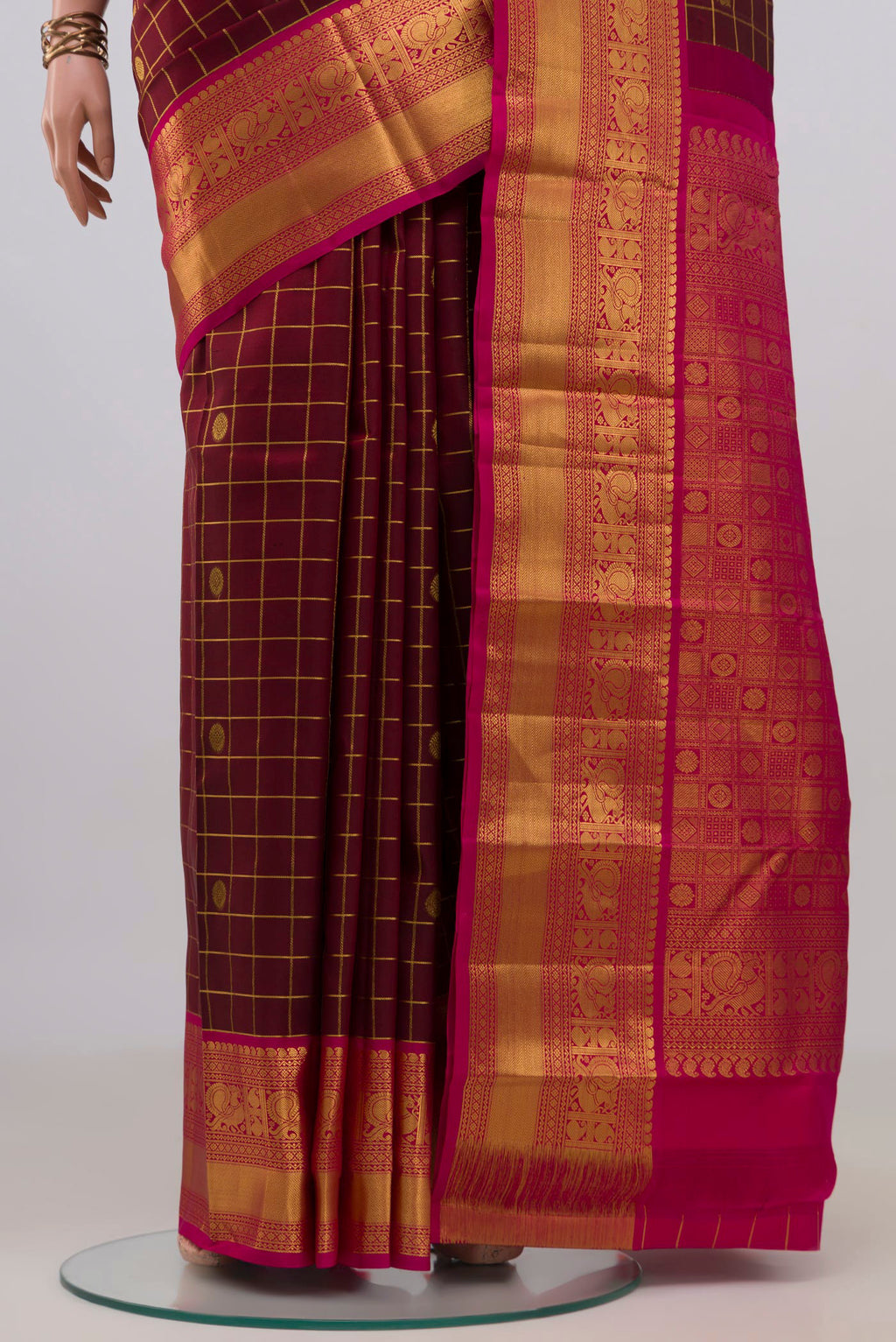 Pleats and pallu of Pure Silk Maroon Kanchipuram Saree with Checked design on the body and Zari Border. 