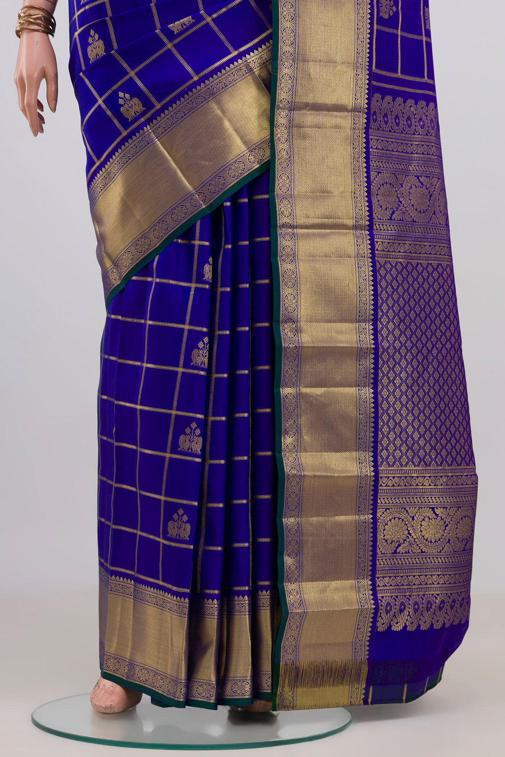 Pleats and pallu of Pure Silk Royal Blue Kanchipuram Saree with Checked design on the body and Zari Border. 