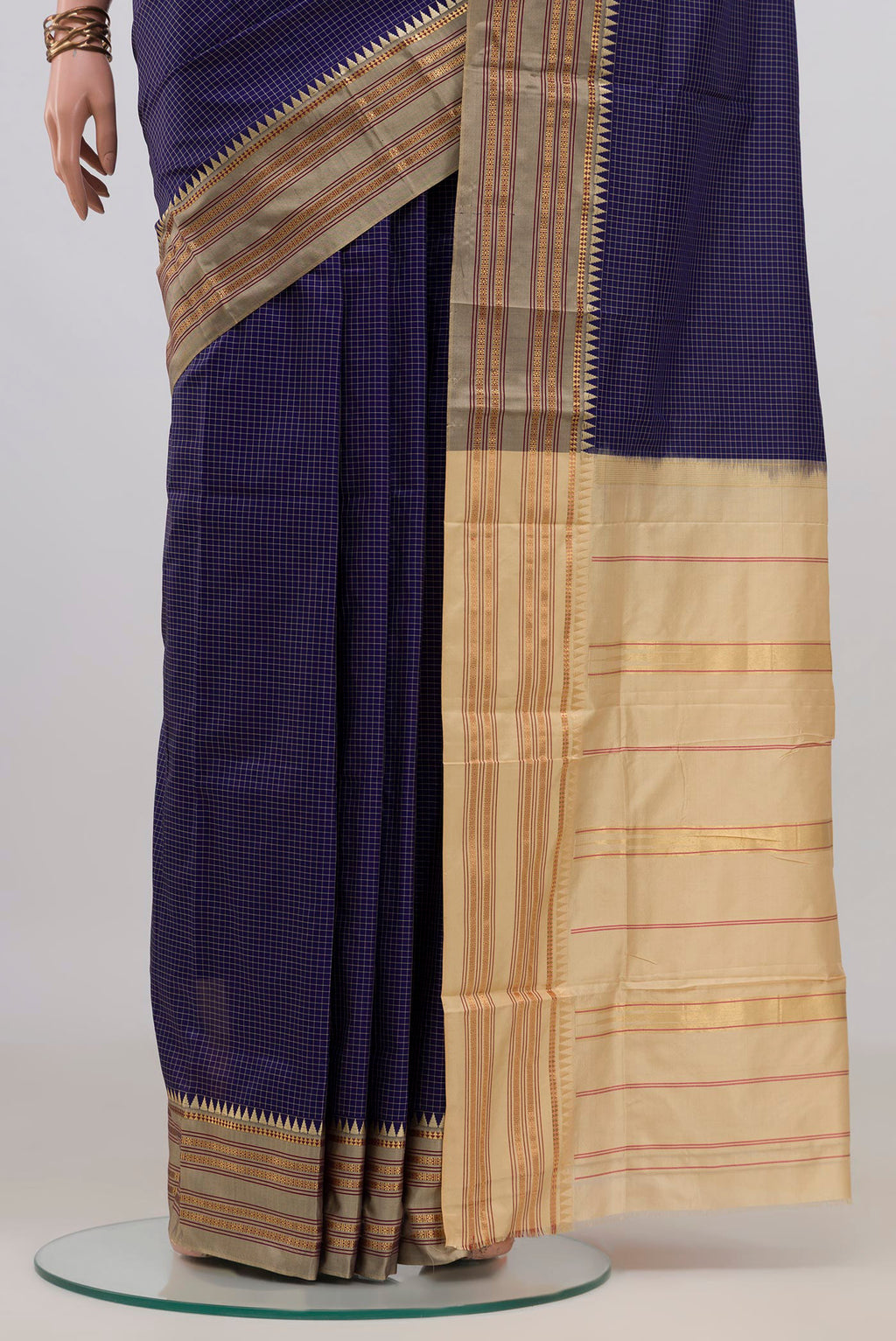 Pleats and pallu of Pure Silk Navy Blue Narayanpet Saree with Checked design on the body and Thin Zari Line. 